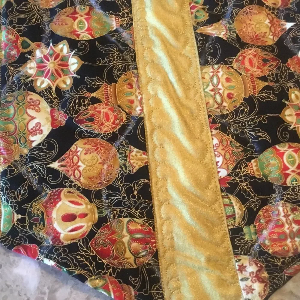 NWT Hand Crafted Quilted Holiday Ornaments Runner